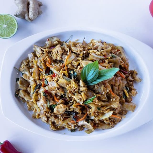 Pad Kee Mao (Drunken Noodles).